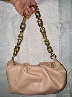 Ruched Shoulder Bag with Chunky Gold Chain - Nude